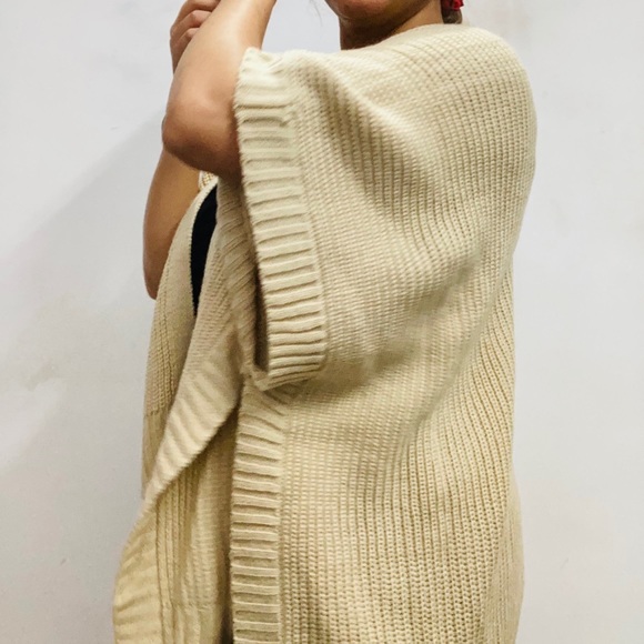 Forever 21 Kaftaan Winter Shrug - Picture 2 of 4